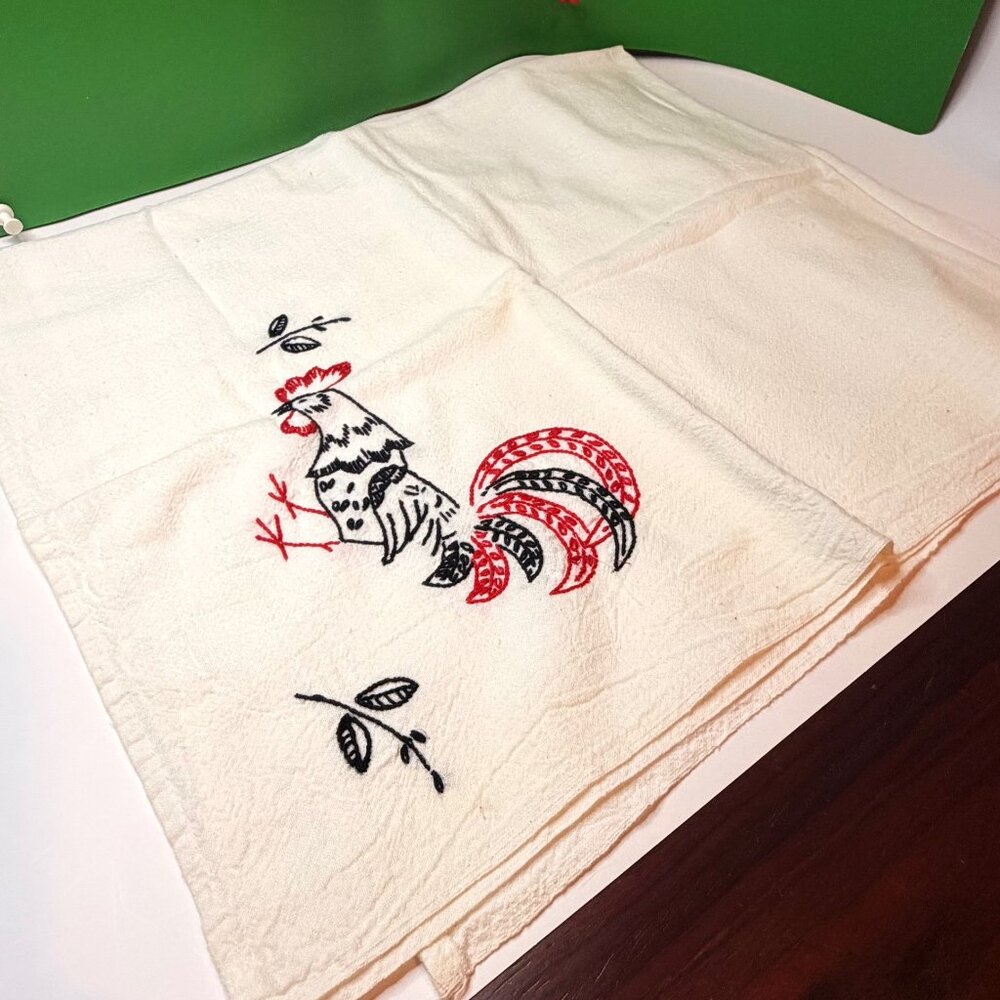 Embroidered Rooster Flour Sack Kitchen Hand Towel 33x28 VTG Country Farmhouse